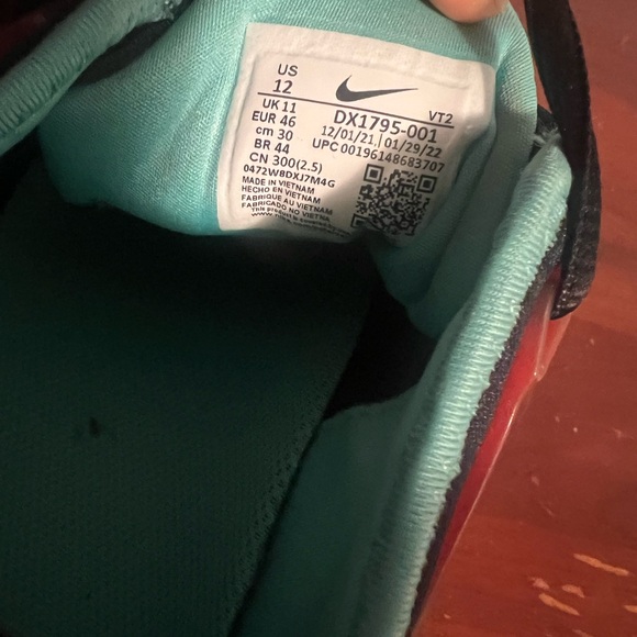Nike Black and Red Athletic Shoes with Teal Lining Vapormax Plus - Picture 7 of 8
